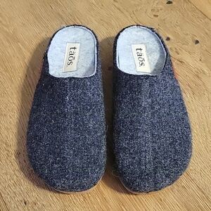 Taos wool clogs 37